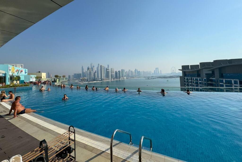 Seven Palm With Private Access Apartment