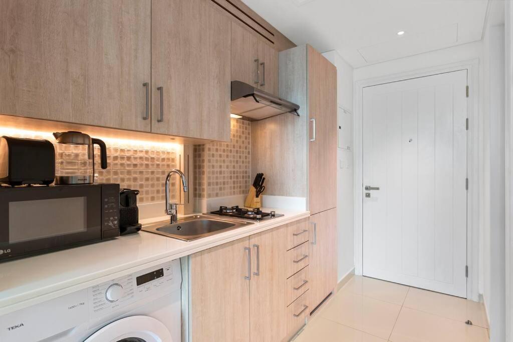 Seven Palm With Private Access Apartment Dubai