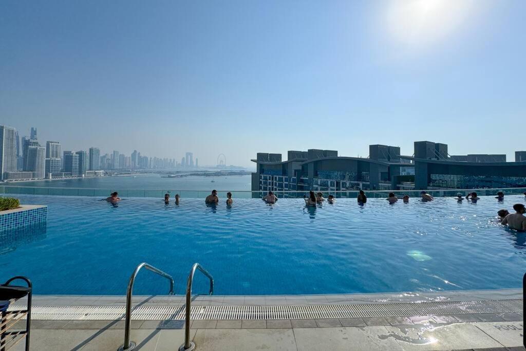 Apartment Seven Palm With Private Access Dubai